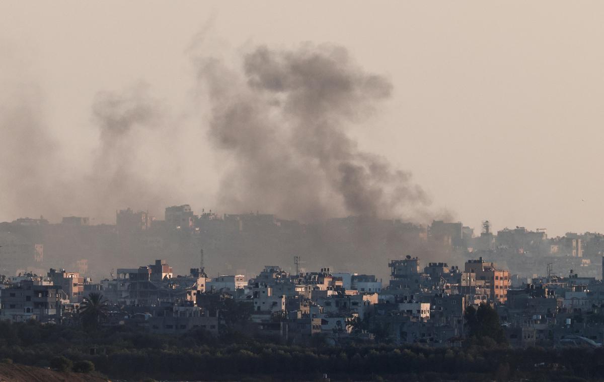 Gaza | Izraelsko obstreljevanje Gaze, ki se je začelo po napadu islamističnih skrajnežev na Izrael 7. oktobra 2023, traja že več kot leto in pol.  | Foto Reuters