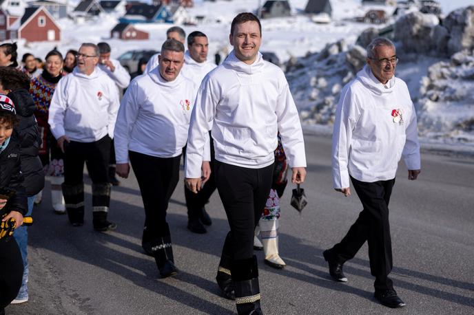 Jens-Frederik Nielsen | Jens-Frederik Nielsen (v ospredju) je s 33 leti najmlajši predsednik vlade Grenlandije. | Foto Reuters