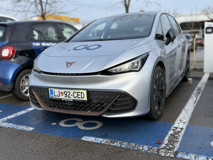 Cupra born je eden najuspešnejših električnih avtomobilov v Sloveniji, vključili so ga tudi v sistem souporabe vozil Avant2Go. | Foto: Gregor Pavšič