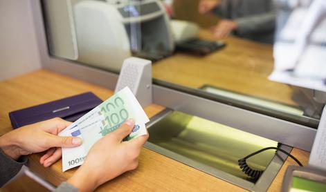 Sodni spor med potrošnikom in banko, vrhovni sodniki po pomoč na evropsko sodišče