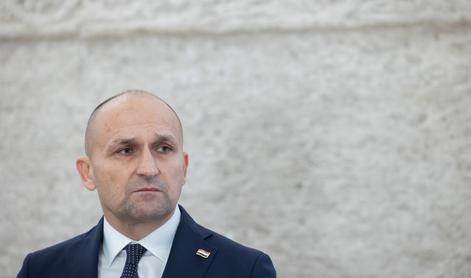 Voznik hrvaškega ministra povzročil nesrečo: zapeljal je čez rdečo