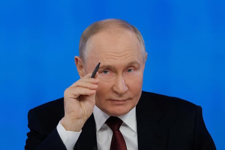"Izbrati moramo možnost za mir, ki nam bo ustrezala in ki bo naši državi dolgoročno zagotovila mir," je povedal Putin.  | Foto: Reuters