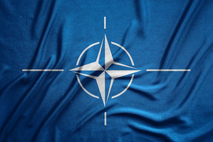 Nato, zveza Nato | Osrednji del zasedanja bo na sporedu danes, ko bodo voditelji članic Nata predvidoma potrdili skupno izjavo, v kateri naj bi se zavezali dvigu obrambnih izdatkov na pet odstotkov BDP do leta 2035. | Foto Shutterstock