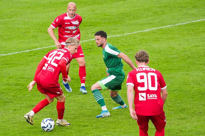 NK lirija, NK Aluminij | V ponedeljek so nogometaši Aluminija doma Brinje Grosuplje premagali s 4:2. | Foto Aleš Fevžer